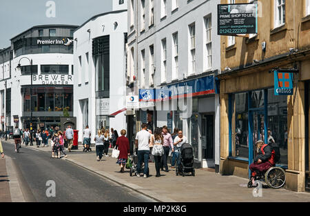 Äußere der Brauerei Quartal Einzelhandel und Freizeit Entwicklung und Käufer auf der unteren High Street, Cheltenham, Gloucestershire. Stockfoto