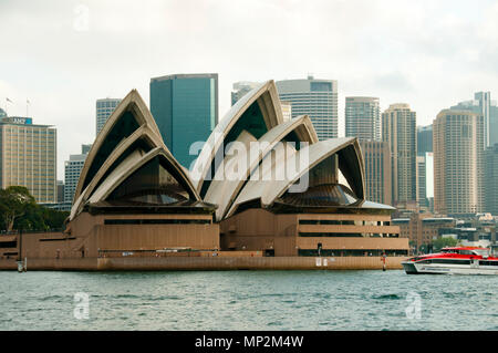 SYDNEY, AUSTRALIEN - 6. April 2018: Iconic Opernhaus am Circular Quay Stockfoto