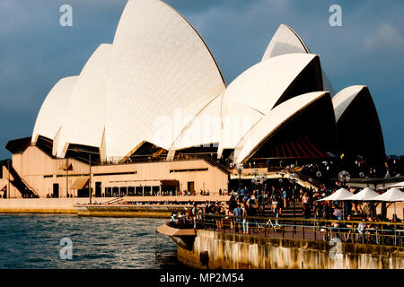 SYDNEY, AUSTRALIEN - 6. April 2018: Iconic Opernhaus am Circular Quay Stockfoto