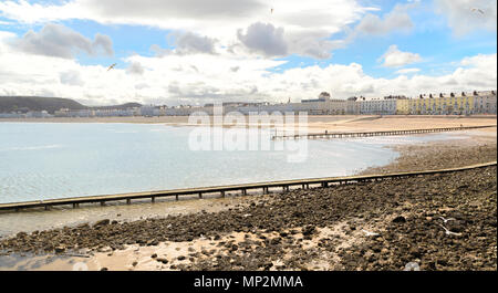 Aussicht auf Llandudno, einem beliebten Badeort an der Great Orme, North Wales, Großbritannien, Vereinigtes Königreich. Stockfoto