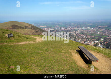 Das Panorama von Worcestershire Beacon, dem höchsten Punkt der Malvern Hills, über die Stadt und die Landschaft von Worcestershire unten, Malvern, Worcestershire, Großbritannien Stockfoto