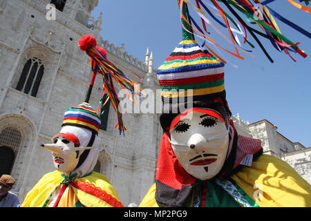 Portugal. 19 Mai, 2018. Die Parade aus der Lissabonner Internacional Maske Festival 2018 mit Masken aus 33 Orten mit dieser uralten Tradition. Credit: Mercedes Menendez/Pacific Press/Alamy leben Nachrichten Stockfoto