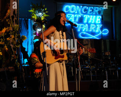 Manila, Philippinen. 20 Mai, 2018. Ein Stammes- Gruppe führt an der Fashion Show. Credit: Josefiel Rivera/Pacific Press/Alamy leben Nachrichten Stockfoto