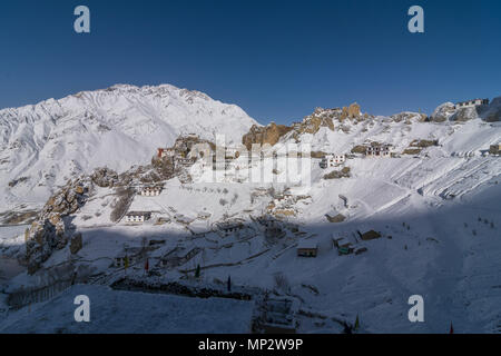 Schnee bedeckt dhankar Dorf - Spiti Valley, himachal/Indien Stockfoto