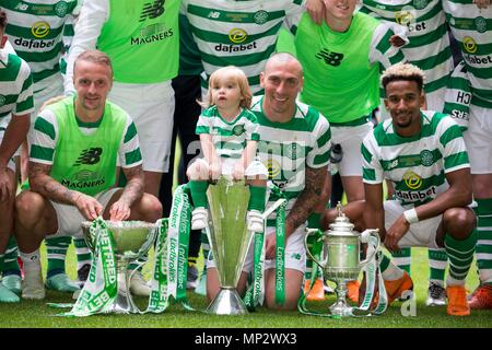 Celtic's (von links nach rechts) Leigh Griffiths, Scott Brown und Scott Sinclair, während das testimonial Match im Celtic Park, Glasgow. Stockfoto