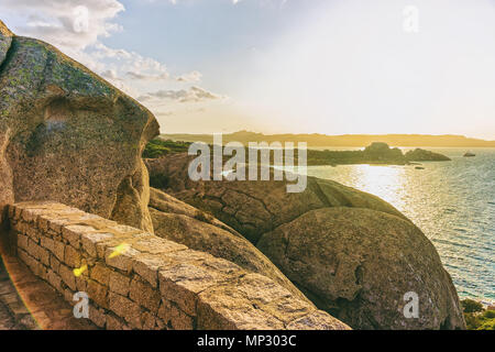 Sonnenaufgang in Capo Ferro an der Costa Smeralda, Mittelmeer, Sardinien, Italien Stockfoto