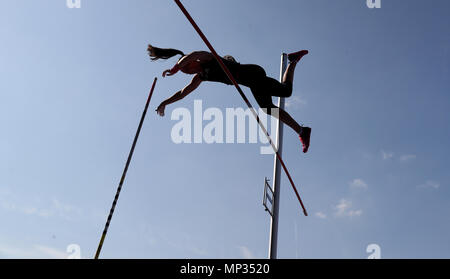 Elizabeth Edden im Stabhochsprung während der loughborough Internationalen Leichtathletik Meeting am Paula Radcliffe Stadium, Loughborough. Stockfoto