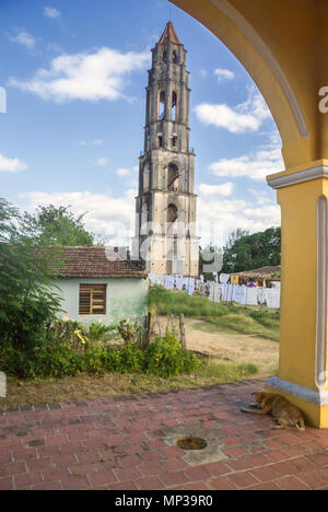 Historische slave Watch Tower in Manaca Iznaga, Valle de los Ingenios, Trinidad, Kuba. Es ist der höchste Aussichtspunkt towe Stockfoto