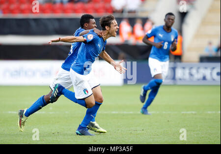 Italiens Samuele Ricci feiert ersten Ziel seiner Seite des Spiels zählen während die UEFA-U17-Meisterschaft Endrunde an der AESSEAL New York Stadium, Rotherham. Stockfoto