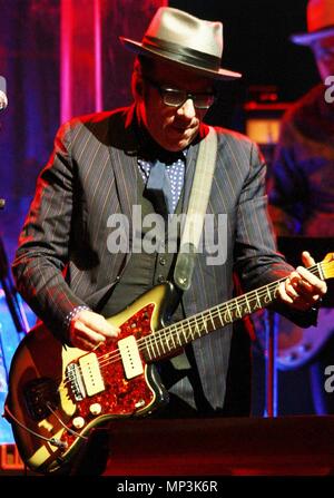 Liverpool, UK, Elvis Costello - Führt-at-Liverpool Philharmonic, Kredit Ian Fairbrother Stockfoto