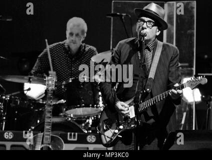 Liverpool, UK, Elvis Costello - Führt-at-Liverpool Philharmonic, Kredit Ian Fairbrother Stockfoto