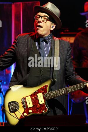 Liverpool, UK, Elvis Costello - Führt-at-Liverpool Philharmonic, Kredit Ian Fairbrother Stockfoto