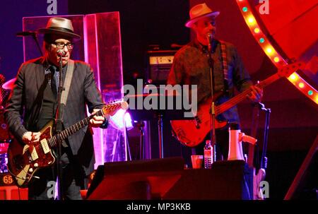 Liverpool, UK, Elvis Costello - Führt-at-Liverpool Philharmonic, Kredit Ian Fairbrother Stockfoto