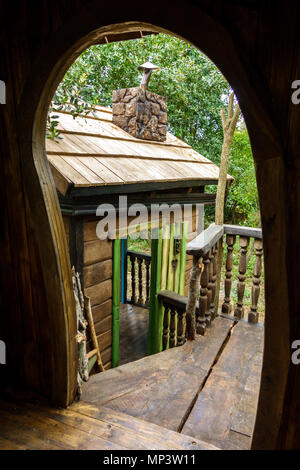 Fantasy Baumhaus für Kinder, spielen im Freien im Garten, Hinterhof