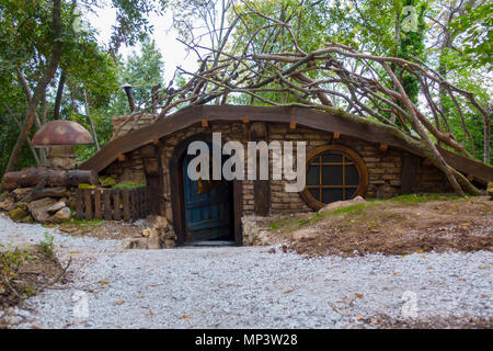 Fantasy Baumhaus für Kinder, spielen im Freien im Garten, Hinterhof