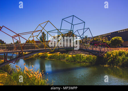 Park. Einen sonnigen Tag im Park ¨ Fluviale ¨ in Fuengirola. Provinz Malaga, Andalusien, Spanien. Bild aufgenommen - 15. Mai 2018. Stockfoto