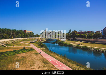 Park. Einen sonnigen Tag im Park ¨ Fluviale ¨ in Fuengirola. Provinz Malaga, Andalusien, Spanien. Bild aufgenommen - 15. Mai 2018. Stockfoto