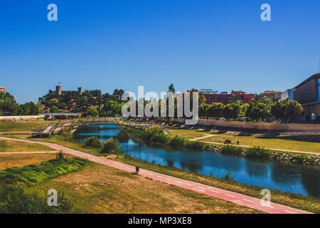 Park. Einen sonnigen Tag im Park ¨ Fluviale ¨ in Fuengirola. Provinz Malaga, Andalusien, Spanien. Bild aufgenommen - 15. Mai 2018. Stockfoto