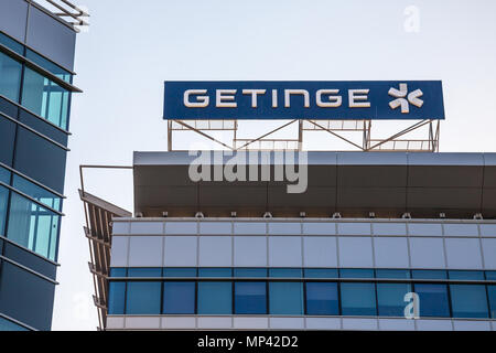 Belgrad, SERBIEN - 29. APRIL 2018: Getinge Logo auf Ihrer Hauptniederlassung in Serbien. Getinge AB ist ein schwedisches Unternehmen der Medizintechnik, in eq spezialisiert Stockfoto