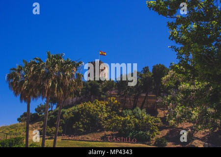 Burg Sohail ¨ ¨. Einen sonnigen Tag in Fuengirola. Provinz Malaga, Andalusien, Spanien. Bild aufgenommen - 15. Mai 2018. Stockfoto