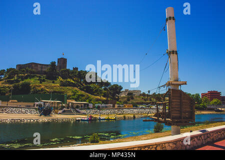 Burg Sohail ¨ ¨. Einen sonnigen Tag in Fuengirola. Provinz Malaga, Andalusien, Spanien. Bild aufgenommen - 15. Mai 2018. Stockfoto