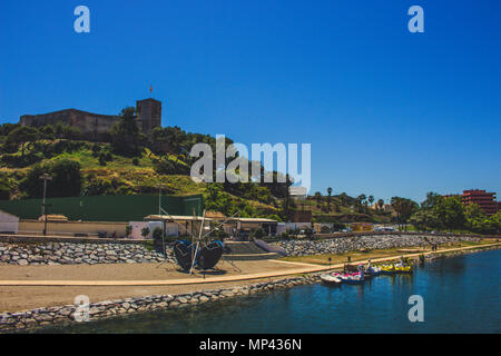 Burg Sohail ¨ ¨. Einen sonnigen Tag in Fuengirola. Provinz Malaga, Andalusien, Spanien. Bild aufgenommen - 15. Mai 2018. Stockfoto