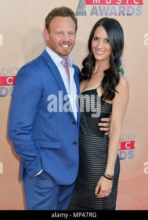 Ian Ziering, Erin Kristine Ludwig iHeartRADIO Music Awards 2015 im Shrine Auditorium in Los Angeles. 29. März 2015. Ian Ziering, Erin Kristine Ludwig - - - - - - - - - - - - - Red Carpet Event, Vertikal, USA, Filmindustrie, Prominente, Fotografie, Bestof, Kunst, Kultur und Unterhaltung, Topix Prominente Fashion/Vertikal, Besten, Event in Hollywood Leben - Kalifornien, Roter Teppich und backstage, USA, Film, Stars, Film Stars, TV Stars, Musik, Promis, Fotografie, Bestof, Kunst, Kultur und Unterhaltung, Topix, Vertikal, Familie von aus dem Jahr 2015, Inq Stockfoto