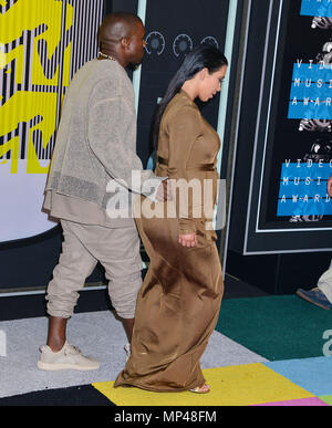 Kanye West, Kim Kardashian 184 bei den MTV VMA Awards 2015 auf der Microsoft Theater in Los Angeles. August 30, 2015. Kanye West, Kim Kardashian 184 - - - - - - - - - - - - - Red Carpet Event, Vertikal, USA, Filmindustrie, Prominente, Fotografie, Bestof, Kunst, Kultur und Unterhaltung, Topix Prominente Fashion/Vertikal, Besten, Event in Hollywood Leben - Kalifornien, Roter Teppich und backstage, USA, Film, Stars, Film Stars, TV Stars, Musik, Promis, Fotografie, Bestof, Kunst, Kultur und Unterhaltung, Topix, Vertikal, Familie von aus dem Jahr 2015, Anfrage tsuni@G Stockfoto