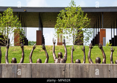 Aufkommen von Hank Willis Thomas, 2016, der nationalen Gedenkstätte für Frieden und Gerechtigkeit oder nationalen Lynchmord Memorial, Montgomery, Alabama, USA Stockfoto