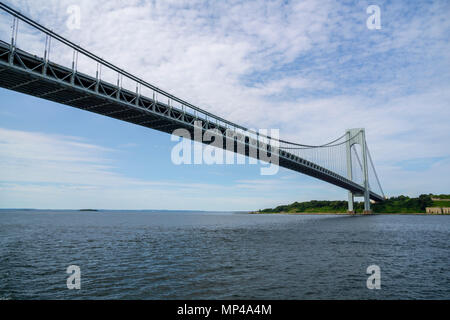 New York City Verrazano Narrows Bridge, den Hafen von New York, NY, USA Stockfoto