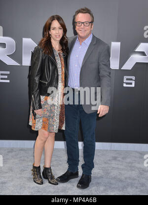 Tom Arnold, Ashley Groussman Ankunft auf dem Terminator Genisys Premiere auf der Dolby Theatre in Los Angeles. Juni 28, 2015 Tom Arnold, Ashley Groussman - - - - - - - - - - - - - Red Carpet Event, Vertikal, USA, Filmindustrie, Prominente, Fotografie, Bestof, Kunst, Kultur und Unterhaltung, Topix Prominente Fashion/Vertikal, Besten, Event in Hollywood Leben - Kalifornien, Roter Teppich und backstage, USA, Film, Stars, Film Stars, TV Stars, Musik, Promis, Fotografie, Bestof, Kunst, Kultur und Unterhaltung, Topix, Vertikal, Familie von aus dem Jahr 2015, Anfrage Tsu Stockfoto