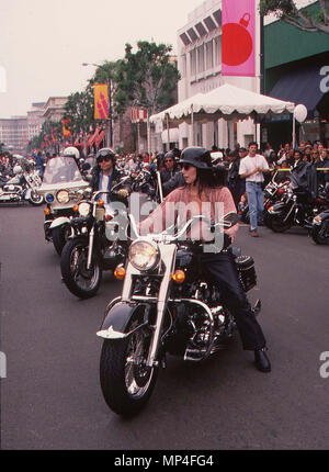 . . . Cher (am Rodeo Dr.)-Cher (am Rodeo Dr.) Veranstaltung in Hollywood Leben - Kalifornien, Red Carpet Event, USA, Filmindustrie, Prominente, Fotografie, Bestof, Kunst, Kultur und Unterhaltung, Topix prominente Mode, Besten, Hollywood Leben, Event in Hollywood Leben - Kalifornien, Roter Teppich und backstage, Film Stars, TV Stars, Musik, Promis, Topix, Bestof, Kunst, Kultur und Unterhaltung, vertikal, eine Person, Fotografie, Mode, volle Länge, 1993 bis 1999 Anfrage tsuni@Gamma-USA.com, Kredit Tsuni/USA, Cher (am Rodeo Dr.) Veranstaltung in Hollywood Leben - Kalifornien, Rot Stockfoto