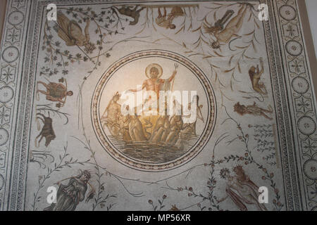 . Français: Le Triomphe de Neptun, mosaïque exposée au Musée nationale du Bardo, Tunis. 26 Januar 2014, 09:50. Boyd Dwyer 1205 Triumph der Neptunus Mosaik im Bardo Museum 26 01 2014 Stockfoto