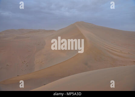 Windgepeitschten Dünen, Mingsha Shan (Singing Sands Berg), Dunhuang, Gansu, China Stockfoto