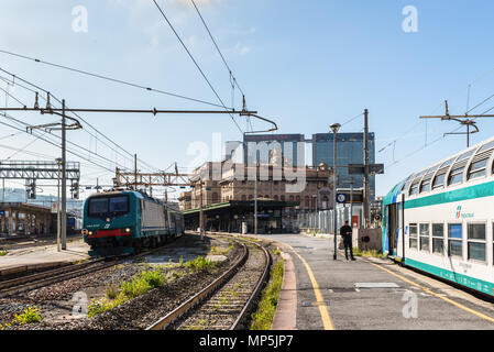 Genua, Italien, 15. Mai 2017: Blick auf den Bahnhof Genova Brignole in Genua, Ligurien, Italien. Stockfoto