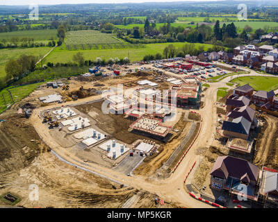 Luftaufnahmen von Redrow Wohnungen Entwicklung, Pfarrhaus, in Mardorf, Kent, Großbritannien Stockfoto