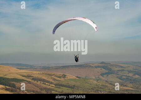 Gleitschirme, Peak District, UK. Stockfoto