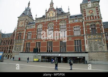 Amsterdam Holland, April 2018, Blick von der Centraal Station Stockfoto