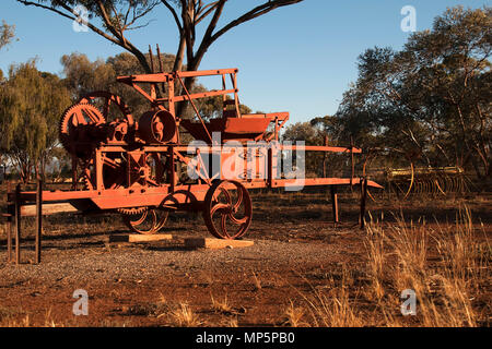 Quorn South Australia, veraltete landwirtschaftliche Geräte links am Nachmittag Sonnenlicht zu Rost Stockfoto