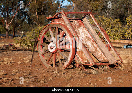 Quorn South Australia, heruntergekommene Wagen für die Landwirtschaft zu decay Inn links am Nachmittag Sonnenlicht Stockfoto