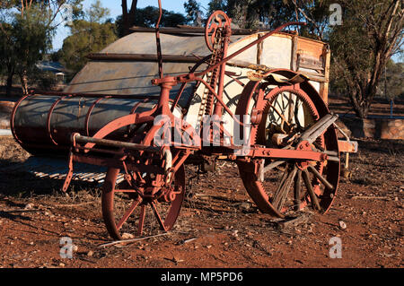 Quorn South Australia, veraltete Erntegut Harvester links am Nachmittag Sonnenlicht zu Rost Stockfoto