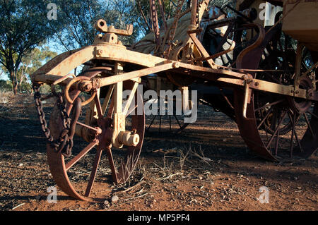 Quorn South Australia, veraltete landwirtschaftliche Geräte links am Nachmittag Sonnenlicht zu Rost Stockfoto