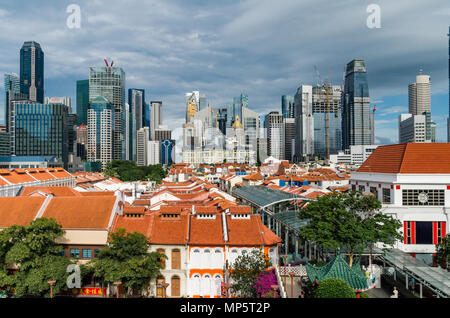 Singapur Financial District von Chinatown gesehen. Chinatown ist eine ethnische Nachbarschaft mit deutlich chinesischen kulturellen Elementen. Stockfoto