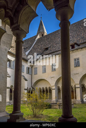 Kreuzgang in der Franziskanerkirche in Bozen Stockfoto