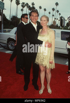 Swayze Lisa Niemi & Patrick Swayze, Patrick und Niemi Lisa Event in Hollywood Leben - Kalifornien, Red Carpet Event, USA, Filmindustrie, Prominente, Fotografie, Bestof, Kunst, Kultur und Unterhaltung, Topix prominente Mode, Besten, Hollywood Leben, Event in Hollywood Leben - Kalifornien, Roter Teppich und backstage, Film Stars, TV Stars, Musik, Promis, Topix, Bestof, Kunst, Kultur und Unterhaltung, vertikal, eine Person, Fotografie, drei Viertel, 1993 bis 1999, Anfrage tsuni@Gamma-USA.com, Kredit Tsuni/USA,======== Red Carpet Event, USA, Filmindustrie, Prominente, Hg Stockfoto