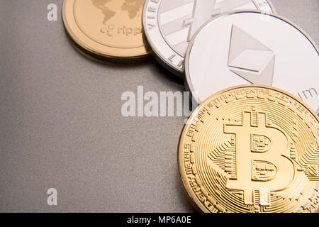 Bestand an materiellen Bitcoins, Btc, bitcoin, des Astraleums, litecoins, Welligkeit Gold- und Silbermünzen, cryptocurrency Konzept Stockfoto