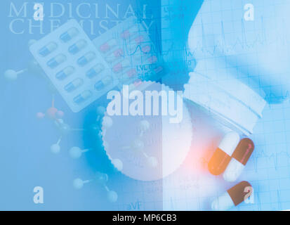 Hintergrund der medizinischen Chemie, Droge Struktur, Kapsel Pille im Blister, Droge, Flasche und EKG oder EKG (Elektrokardiogramm) In dem Bericht "Diagramm Papier. Ba Stockfoto