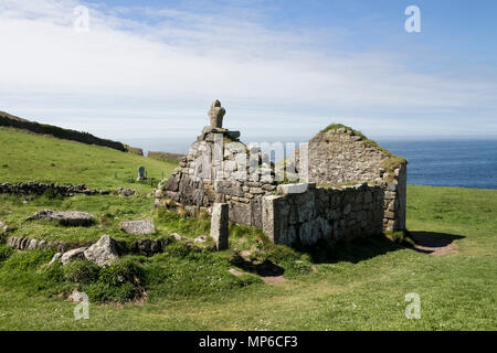 Die Überreste von St Helen's Oratory, Cape Cornwall, UK. Stockfoto