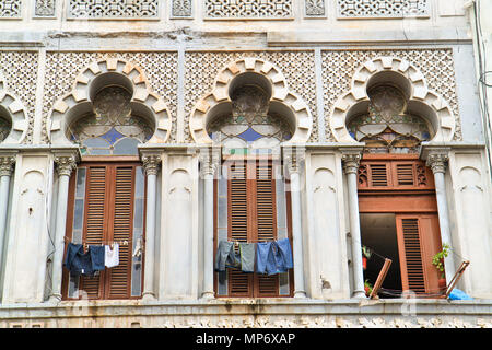 Windows, Detail der Fassade aus alten kolonialen Gebäude in der Altstadt von Havanna, Kuba Stockfoto