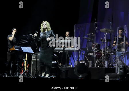 Athen, Griechenland. 20 Mai, 2018. Canadian-Belgian Sängerin Lara Fabian führt bei Tae Kwon Do Olympische Arena, Palaio Faliron, Athen, Griechenland, am 20. Mai 2018. Quelle: Chris Kissadjekian/Xinhua/Alamy leben Nachrichten Stockfoto